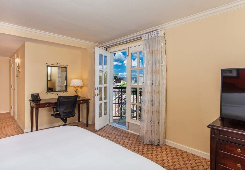 The Lindy Renaissance Charleston Hotel Екстер'єр фото